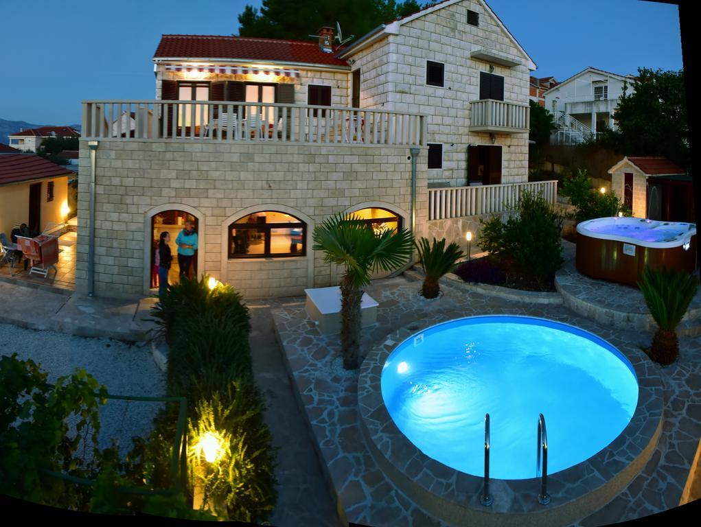 Apartments " Happy Villa " Splitska Rom bilde